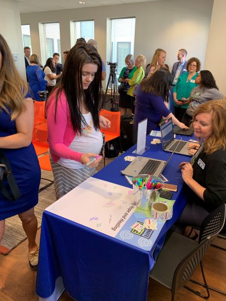 Gretchen Starnes (right), Family Aftercare Manager with Kentucky Organ Donor Affiliates (KODA), provides education about organ donation and helps attendees sign up on the Kentucky Organ Donor Registry at the Volunteers of America Mid-States press conference in April 2019. (Photo provided by Volunteers of America Mid-States)